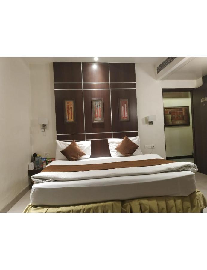 Hotel D Grand, Bareilly Ngoại thất bức ảnh
