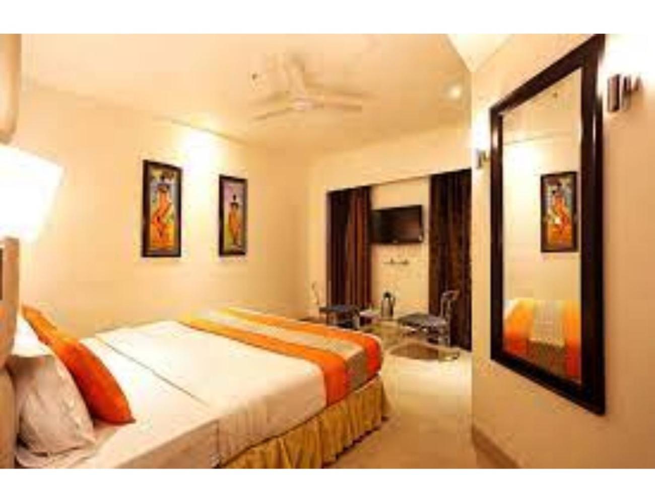 Hotel D Grand, Bareilly Ngoại thất bức ảnh