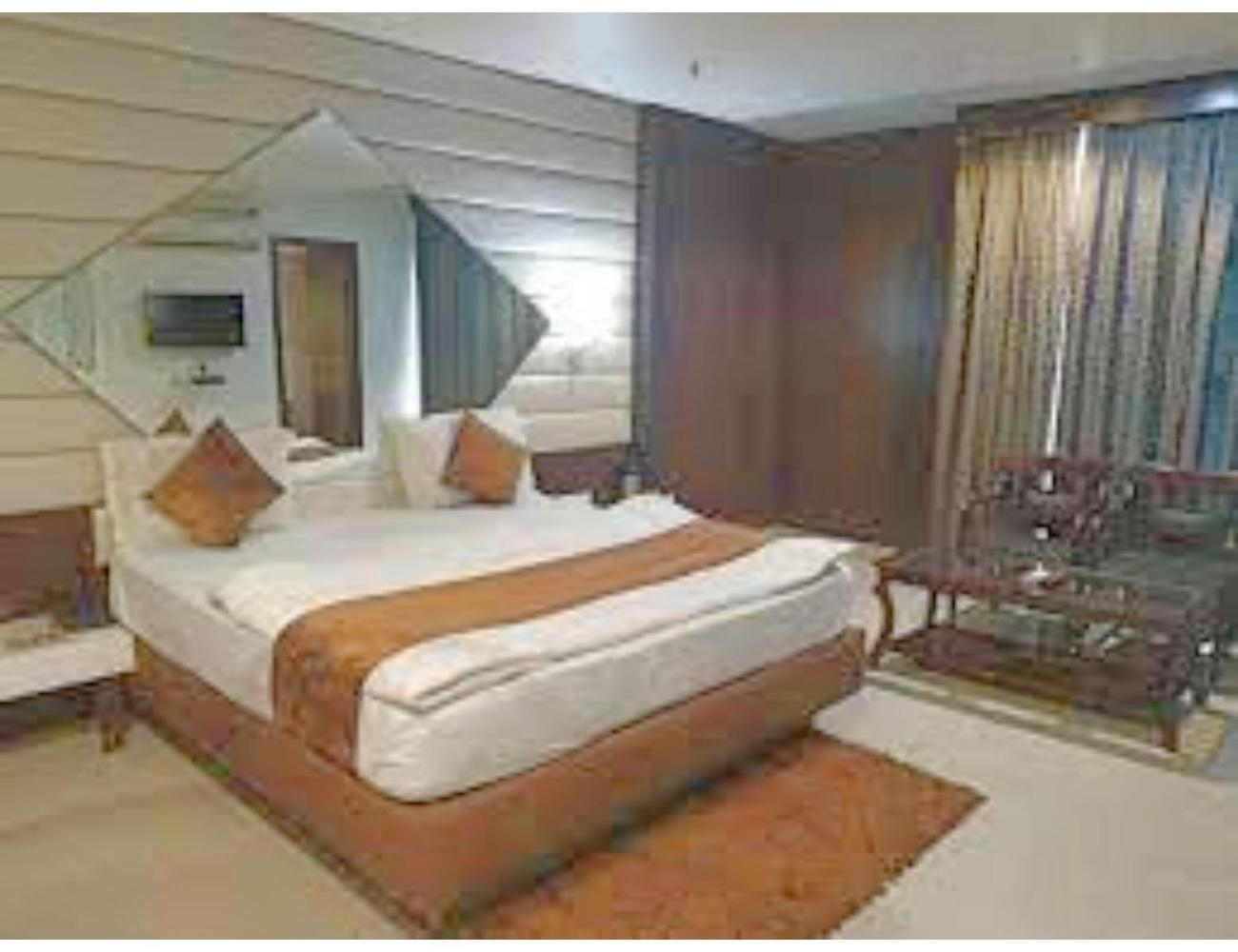 Hotel D Grand, Bareilly Ngoại thất bức ảnh